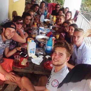 Paasontbijt-Kamers-op-Curacao-Studenten